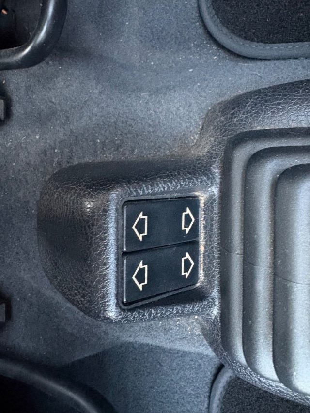 PEUGEOT 106 usata 29