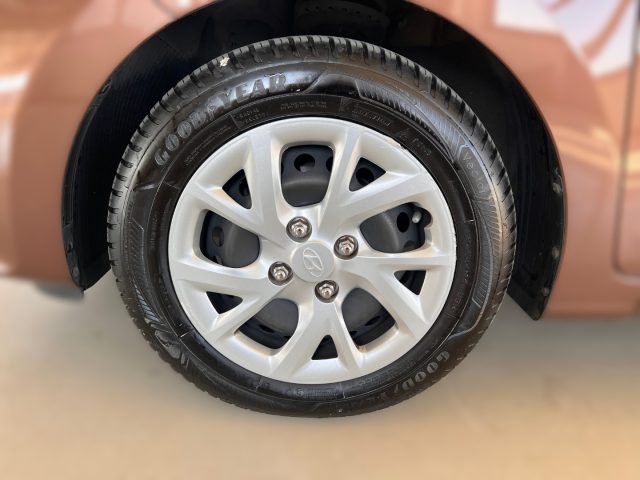 HYUNDAI i10 usata 10
