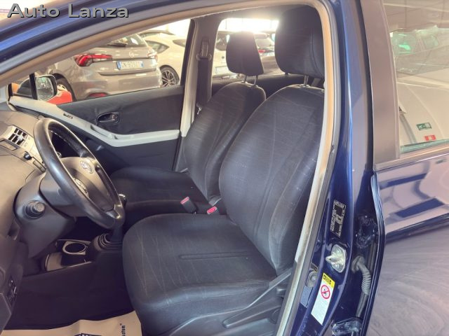 TOYOTA Yaris usata, con Autoradio