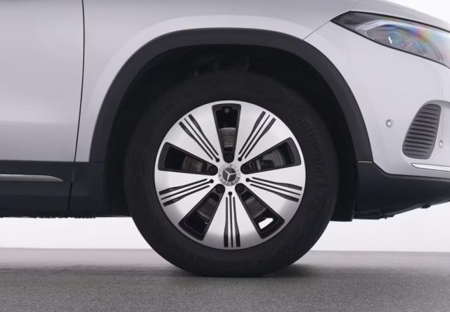 MERCEDES-BENZ EQA usata, con Interni in pelle