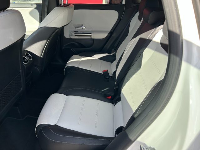 MERCEDES-BENZ GLA 200 usata, con Alzacristalli elettrici