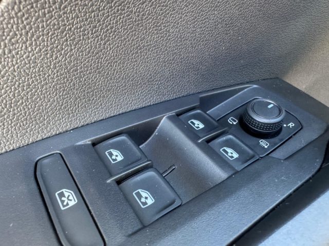 VOLKSWAGEN T-Cross usata, con Autoradio