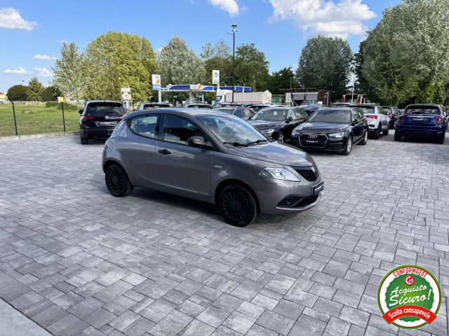 LANCIA Ypsilon usata, con Autoradio