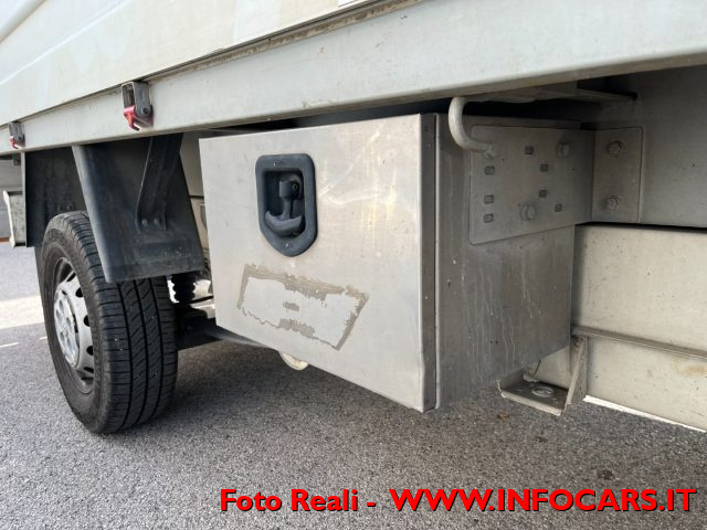 PEUGEOT Boxer usata, con Bluetooth