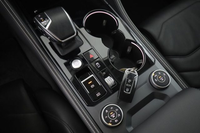VOLKSWAGEN Touareg usata 12