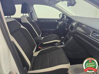 VOLKSWAGEN T-Roc usata, con Leve al volante