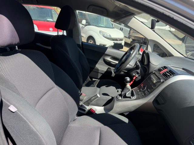 TOYOTA Auris usata 9