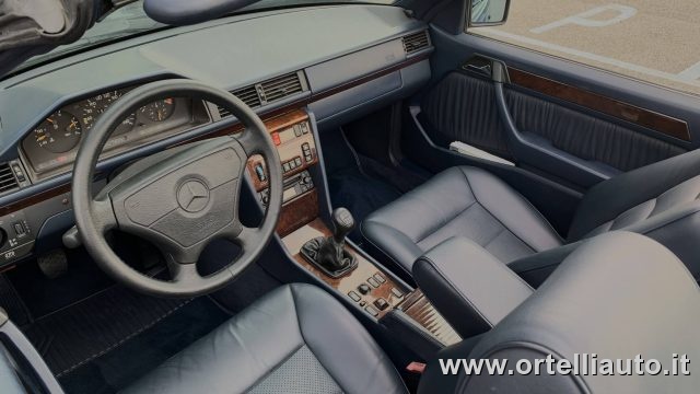 MERCEDES-BENZ E 200 usata 15