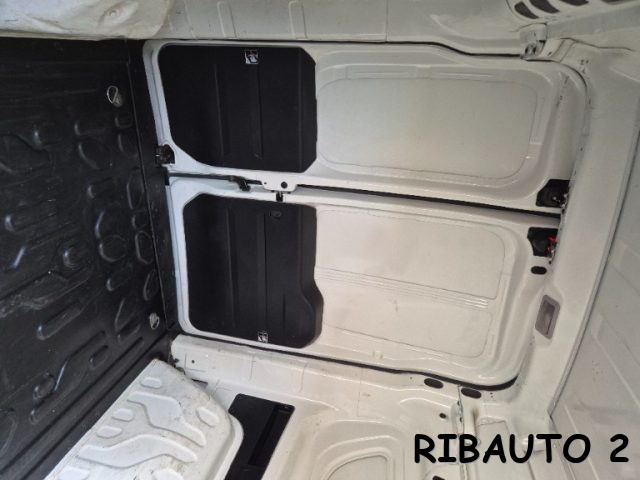 FIAT Doblo usata, con USB