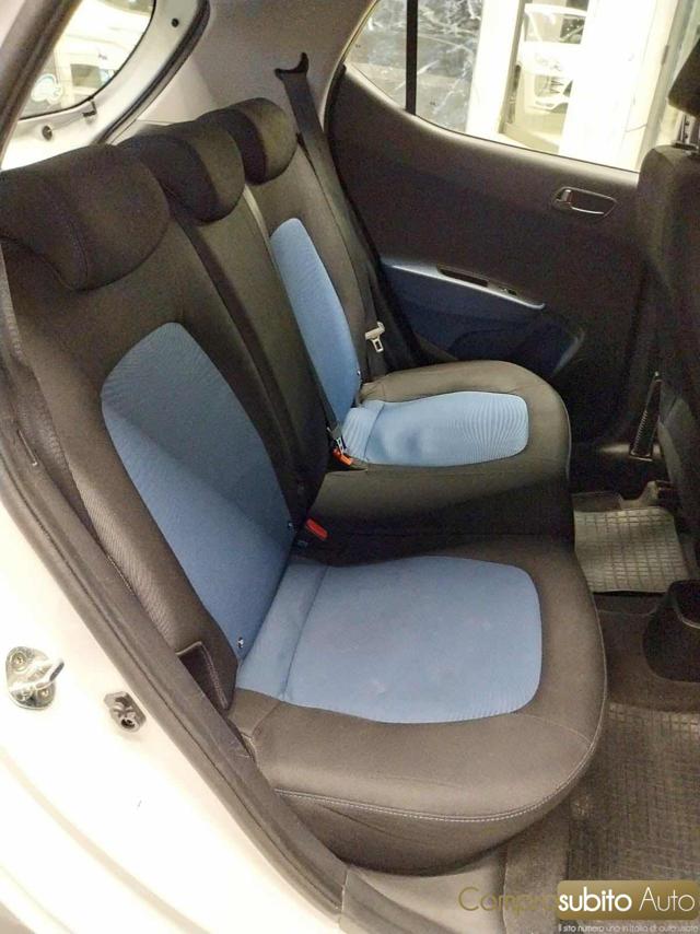 HYUNDAI i10 usata 16