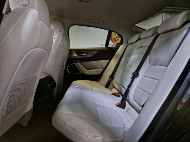 JAGUAR XE usata, con Boardcomputer