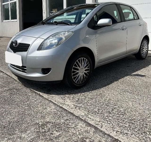 TOYOTA Yaris usata 12