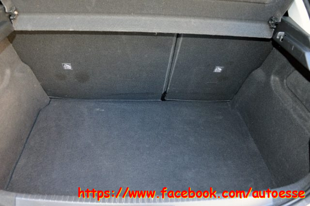 OPEL Corsa usata, con USB