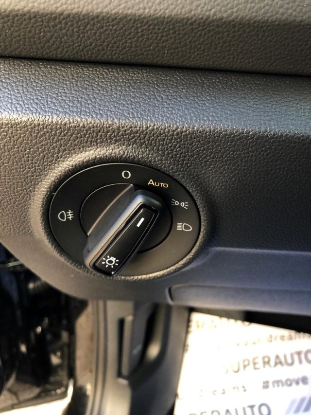 VOLKSWAGEN T-Roc usata, con Leve al volante