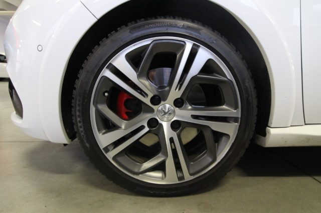 PEUGEOT 208 usata, con Volante in pelle