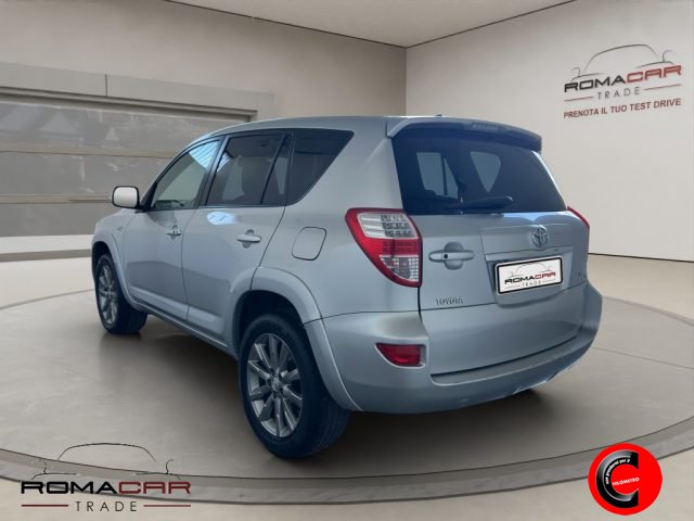 TOYOTA RAV 4 usata, con Autoradio
