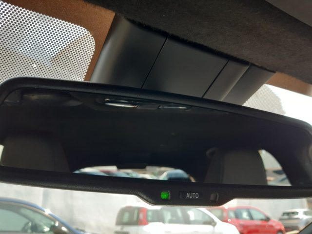 TOYOTA Yaris usata, con Touch screen