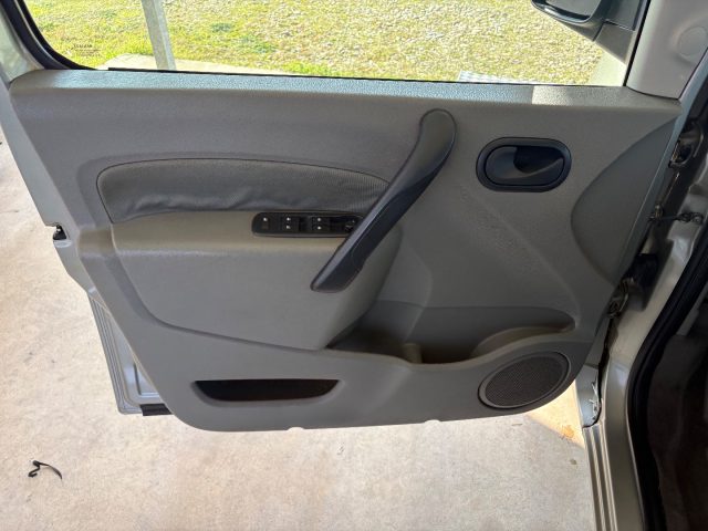 RENAULT Kangoo usata 43