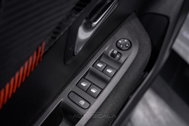 PEUGEOT 208 usata, con Controllo automatico clima