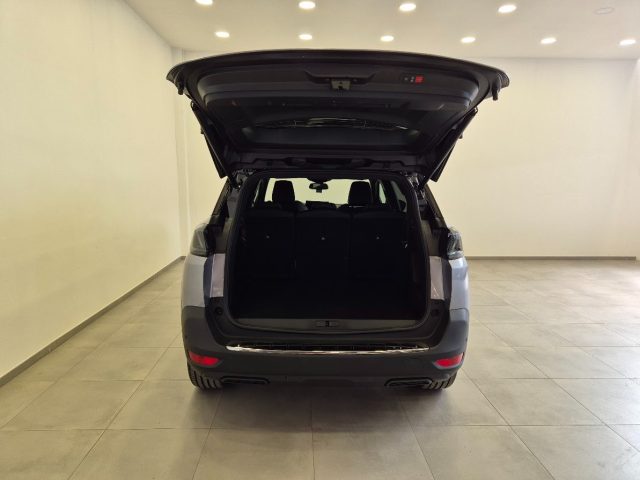 PEUGEOT 5008 usata, con Isofix