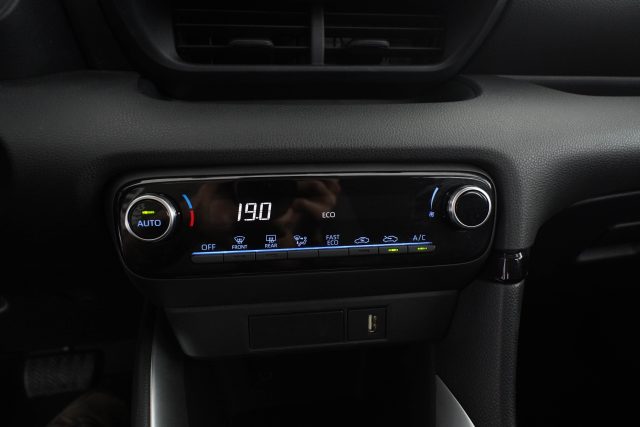 TOYOTA Yaris usata 14