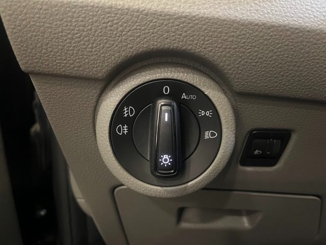 VOLKSWAGEN Caravelle usata 34