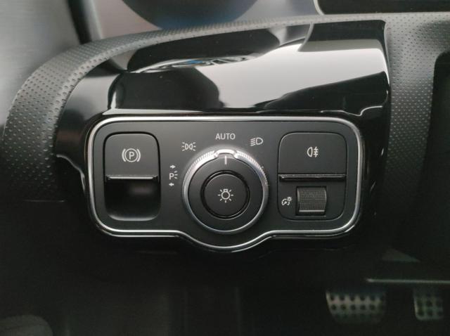 MERCEDES-BENZ CLA 180 usata, con Controllo trazione