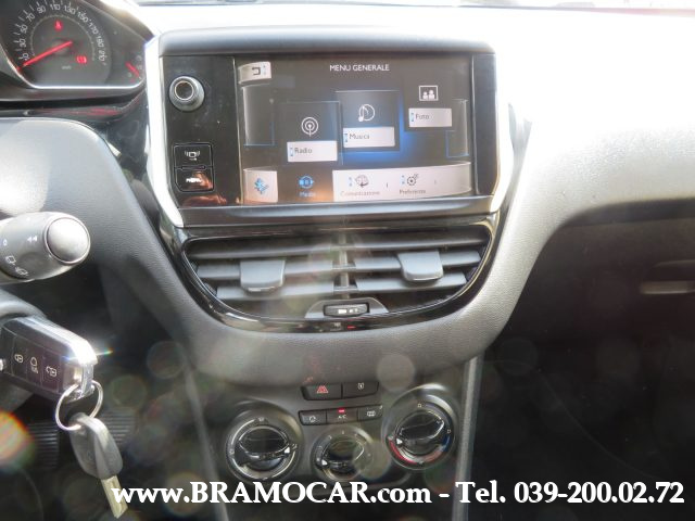 PEUGEOT 208 usata, con USB