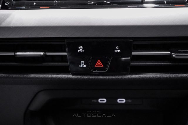 VOLKSWAGEN Golf Variant usata, con Luci diurne LED