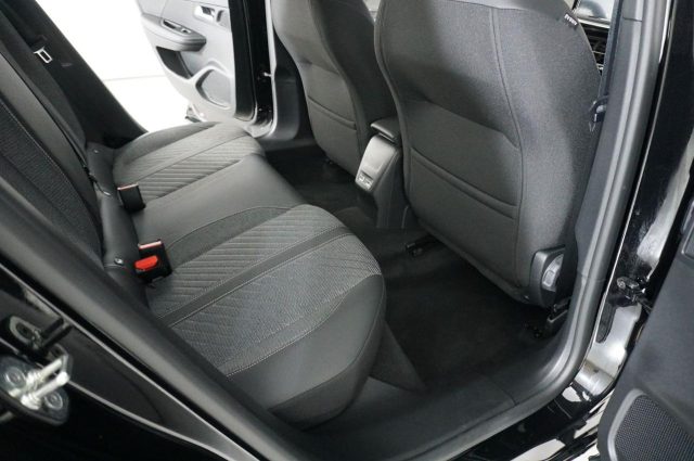 PEUGEOT 2008 usata, con Controllo automatico clima