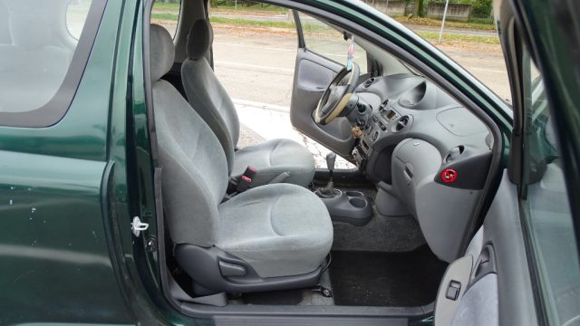 TOYOTA Yaris usata 47