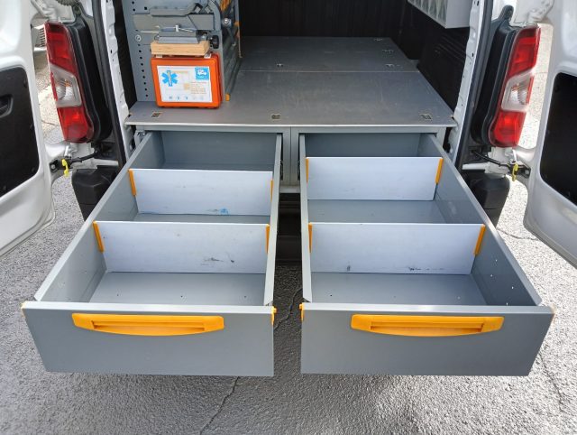 OPEL Combo usata, con USB