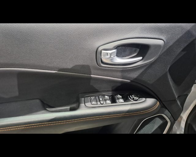 JEEP Compass usata, con Sedile posteriore sdoppiato