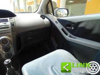 TOYOTA Yaris usata, con Sedile posteriore sdoppiato