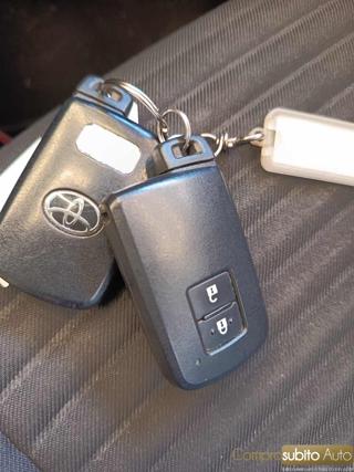 TOYOTA Yaris usata 27