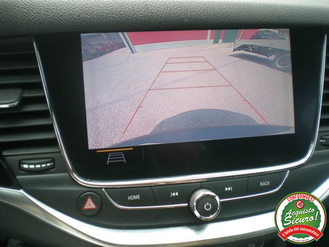 OPEL Astra usata, con Fari LED