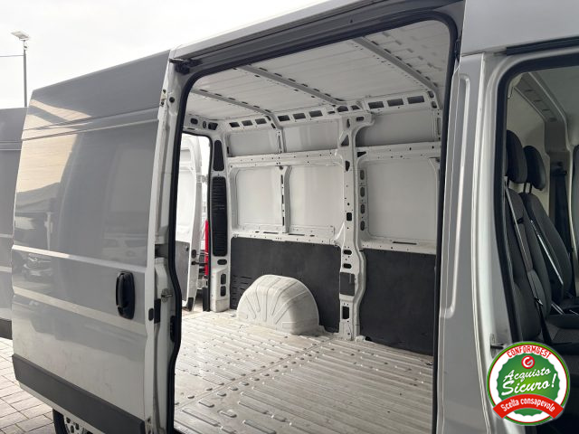 PEUGEOT Boxer usata, con Park Distance Control