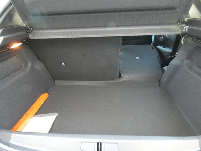 PEUGEOT 208 usata, con Sedile posteriore sdoppiato