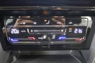 VOLKSWAGEN Passat Variant usata, con Fari LED