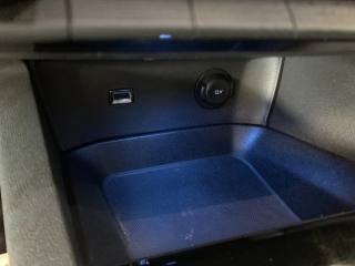 PEUGEOT 3008 usata, con Leve al volante