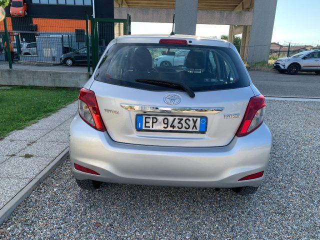 TOYOTA Yaris usata, con Autoradio