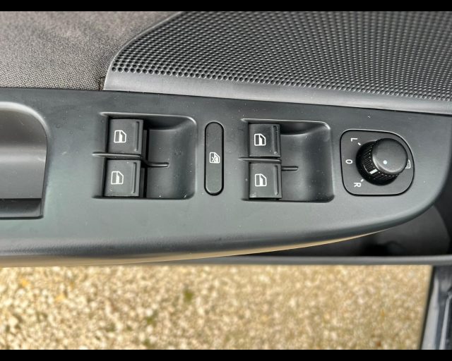 VOLKSWAGEN Jetta usata 26