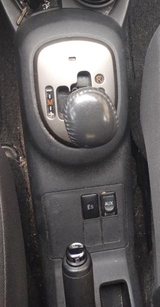 TOYOTA Yaris usata 27
