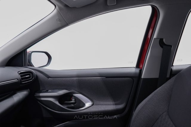 TOYOTA Yaris usata, con Autoradio digitale