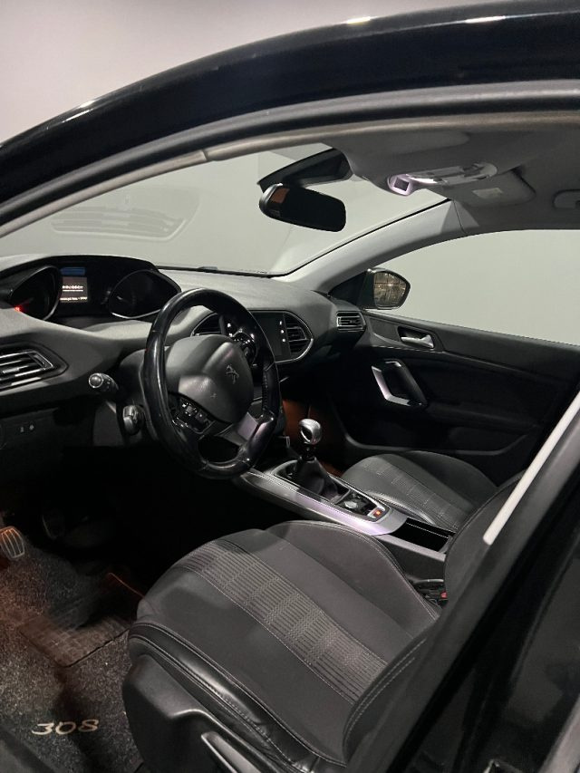 PEUGEOT 308 usata, con Autoradio