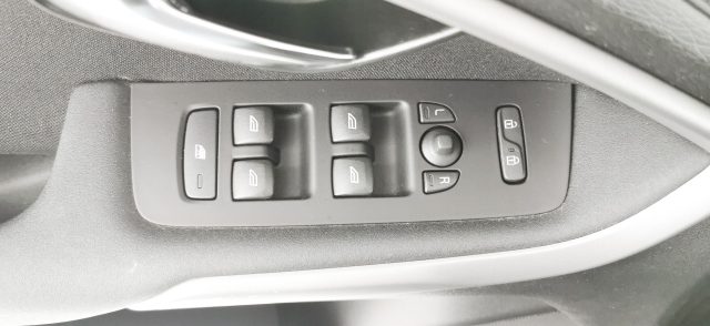 VOLVO V40 Cross Country usata 46