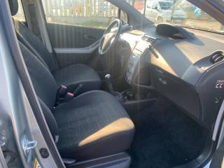 TOYOTA Yaris usata, con Servosterzo