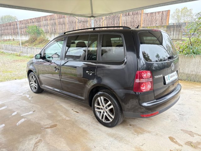 VOLKSWAGEN Touran usata, con Autoradio