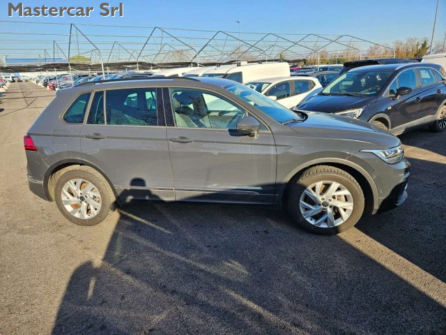 VOLKSWAGEN Tiguan usata, con Autoradio