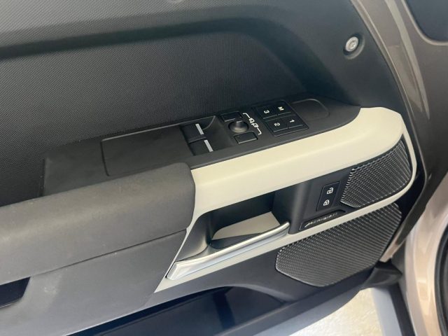 LAND ROVER Defender usata, con Autoradio
